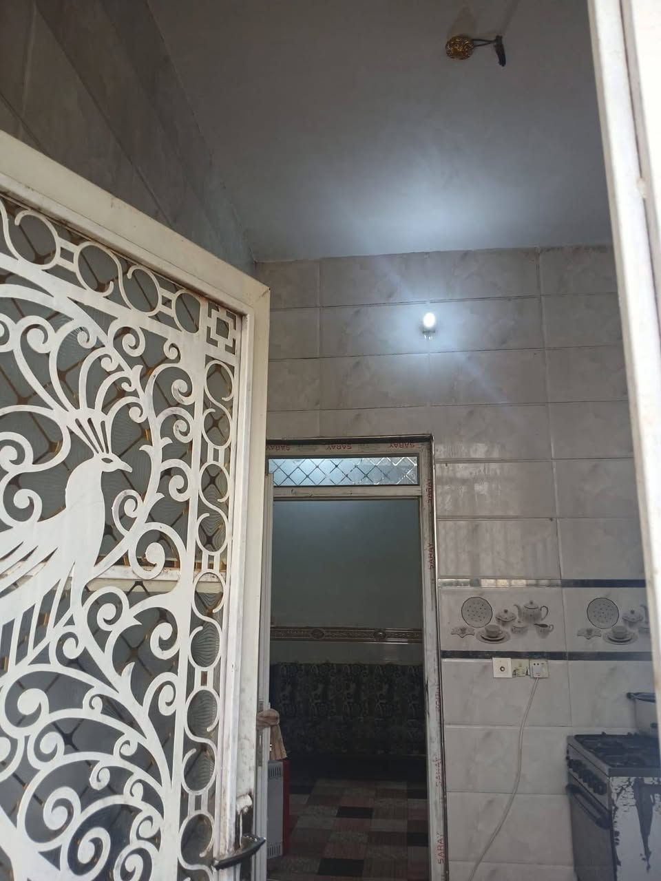 دار للبيع مساحة ١٥٠ م طابو صرف بناء حديث طابق واحد يحتوي على غرفة نوم وصالة ومطبخ حار وبارد وصالة داخلية وصحيات داخلية وخارجية الموقع الحديد حي الاملاك خلف فرن الصمون للاستفسار الاتصال على الرقم ***********
