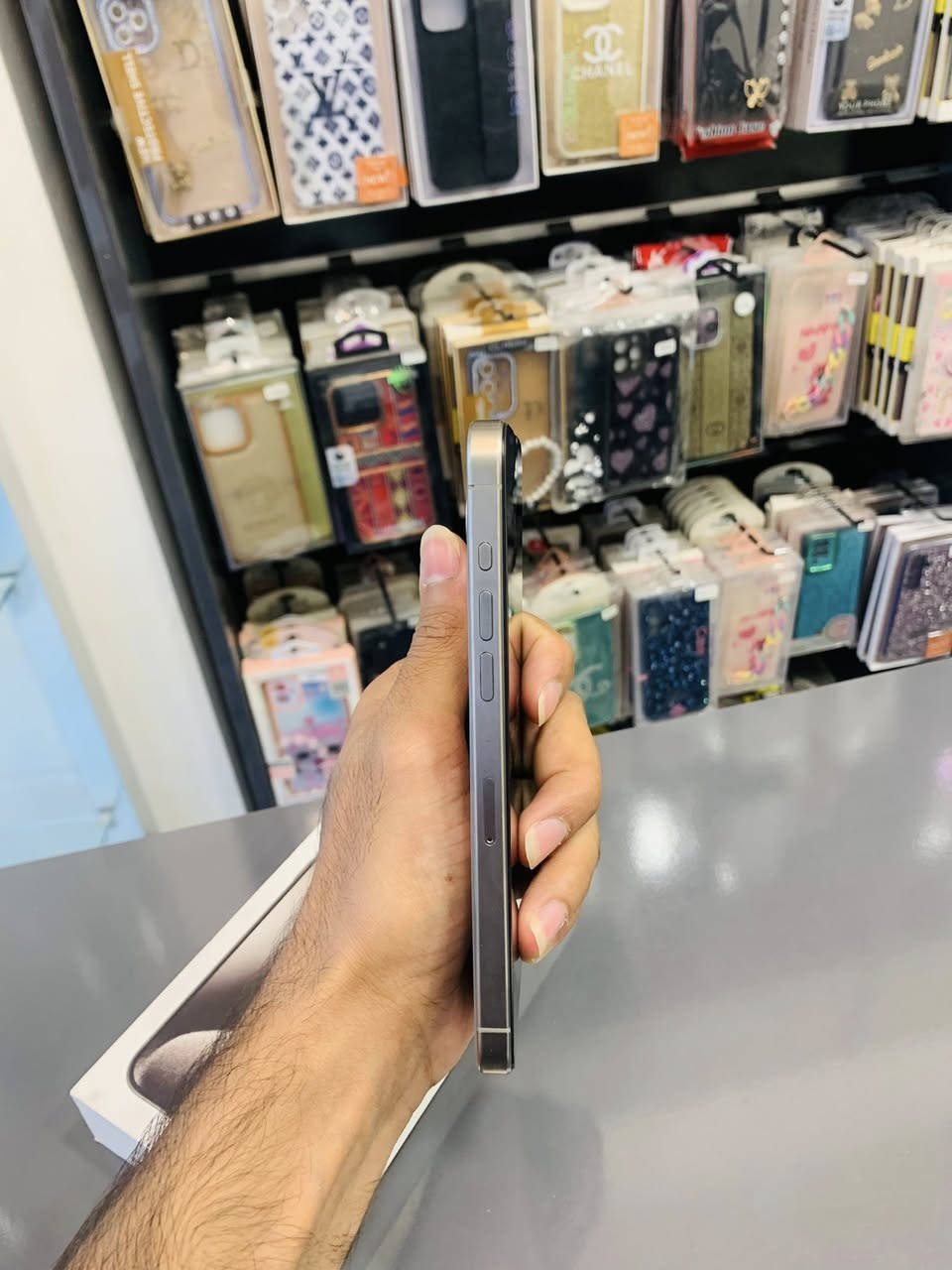 ايفون 15ابروماكس ماستر AAA
مستبدل شاشه وكالة ب580الف شاشه 

ذاكره 256 بطاريه 87 السعر 725الف 

العنوان تكريت شارع زهور مقابيل مجمع كنزا 

هاتف ***********
