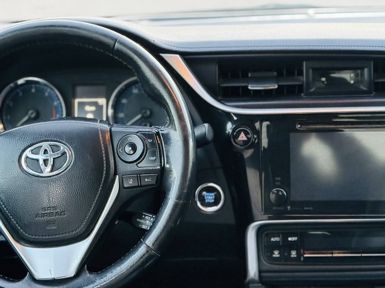 سلام عليكم سيارة  كورلا 2017فول مواصفات SE سيارة قبات مواصفات كشن جلد بصمة سقف سلايت شفت استيرن  ثلاث مود قيادة eco .normal .sport  رقم سنوية جديد بطاقة بنزين بي سيارة تخم تاير تخم صدر كلة جديد سيارة حدادي  محرك تبريد  ثلج  مابي نواقص كلة بشرط 
ضرر صبوغ عام 
مكان  كركوك 
رقم موبايل *********** 
***********واتساب بي
