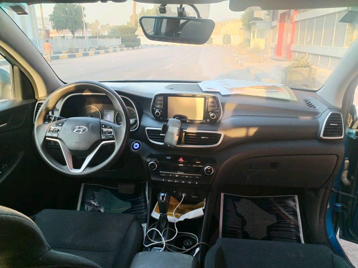 توسان 
موديل ١٩
رقم بغداد 
ماشيه ٩٠ الف ميل
المواصفات 
شاشه / كار بلي 
كامره +حساسات 
حجم المكينه:2400
اربعه سلندر 
تحكمات ستيرن 
هاندبريك كهرباء 
رقم:***********
المكان بغداد 