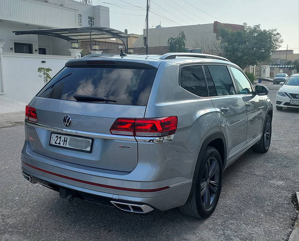((سعر مناسب جدا + فول مواصفات + كلين)) 
للبيع سيارة فولكسفاكن اطلس موديل ٢٠٢٢ فول مواصفات ١/١ SEL R LINE لون سلفر كلين السيارة بدون صبغ او تبديل او تعديل عدا PDR على كد ٣ اصابع و ما يبين كير و محرك مكفول و ما مفتوح شرط سيارة ماشية ٥٥ الف ميل او ٩٢ الف كيلو متر سيارة جاهزة سنوية جديد رقم جديد زينكة مدفوع يعني سيارة ربع دينار مصرف مابي شرط التحويل و الوكالة 
اعلی المواصفات  atlas 1/1 :
لايتات أمامية و خلفية LED + زينون + AUTO + لايتات متحركة مع ستيرن 
دعاميات و كت بلادي R LINE رياضي 
ويل حجم كبير اسود مال R LINE 21 انج بلادي 
دبل اكزوز 
هوك لسحب سيارة بلادي 
سقف بانوراما
بصمة تشغيل ٤ أبواب وصندوق بصمة
تشغيل عن بعد (Remote Start)
صندوق شفط كهربائي
نظام قيادة ذاتية / ٣٦٠ درجة رادار
رادار أمامي
 (تحديد مسار)
رادار جانبي (نقاط عمياء)
رادار خلفي (تحذير من الاصطدام)
كاميرات محيطية 360°
فورويل ٤×٤
صندوق شفط + كهرباء + يفتح بتمرير الرجل 
سستم سماعات FENDER
٣ مقاعد ٦ راكب كشنات VIP 
٣ قطع تبريد و يمكن تحكم بيه من الخلف 
شاشة إلكترونية(ديجتال) + شاشة كبير و كامرة دوارة ٣٦٠ درجة
كشنات جلد + كشنات أمامية كهرباء + كشنات خزن ٣ وضعيات + كشنات تدفئة و ستيرن تدفئة 
داخل لونين اسود + قهوائي + كاربون فايبر 
داخل كامل اضوية LED و يمكن تحكم بيه من الشاشة 
تحكم وضعيات القيادة Drive Modes (NORMAL +ECO +SPORT +COSTM ) 
و بيها وضعيات ثلوج و طين و شارع ٥ وضعيات 
تبريد مركزي لمس
هاند بريك بصمة
Android Auto 
Apple Car Play 
مانع انزلاق+ABS
شاشة كبيرة لمس
حساسات خلفية + امامية 
تحكمات استيرن فول + تحديد سرعة 
اوتو ستارت Auto start 
اوتو ستوب Auto Stop 
شحن واير ليس 
كل اماكن مختوم R LINE 
و بعد مواصفات هواية مكان سيارة كركوك سعر ٢٦٥ و بي مجال بسيط جدا رقم موبايل *********** كركوك, العراق

