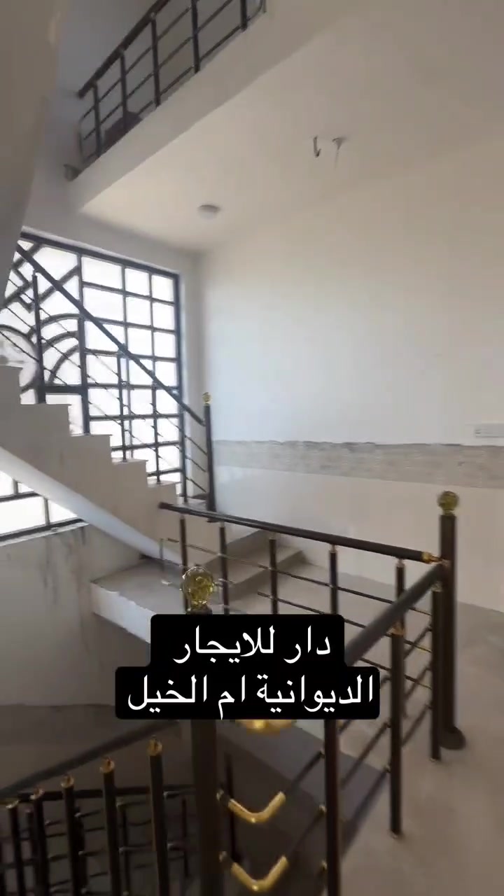 #دار_للايــــجــــار في ام الـــخــيــل شـارع المــسـبـح
#طـابـقـــيـن يحتوي ع 
-غرفتين نوم 
-صاله عدد 2 
-براني
-مطبخ 
-صحيات عدد 4 
- طارمة