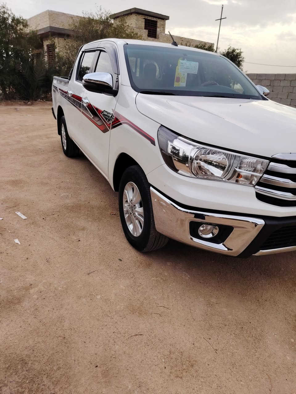 تيوتا هايلوكس للبيع ٢٣ قادسية مكفوله عام حته من الشخط علأ وضع الشركة ماشيه ٢٩ الف حقيقي تحويل ثاني يوم مكان السيارة النجف الحيدرية ***********
