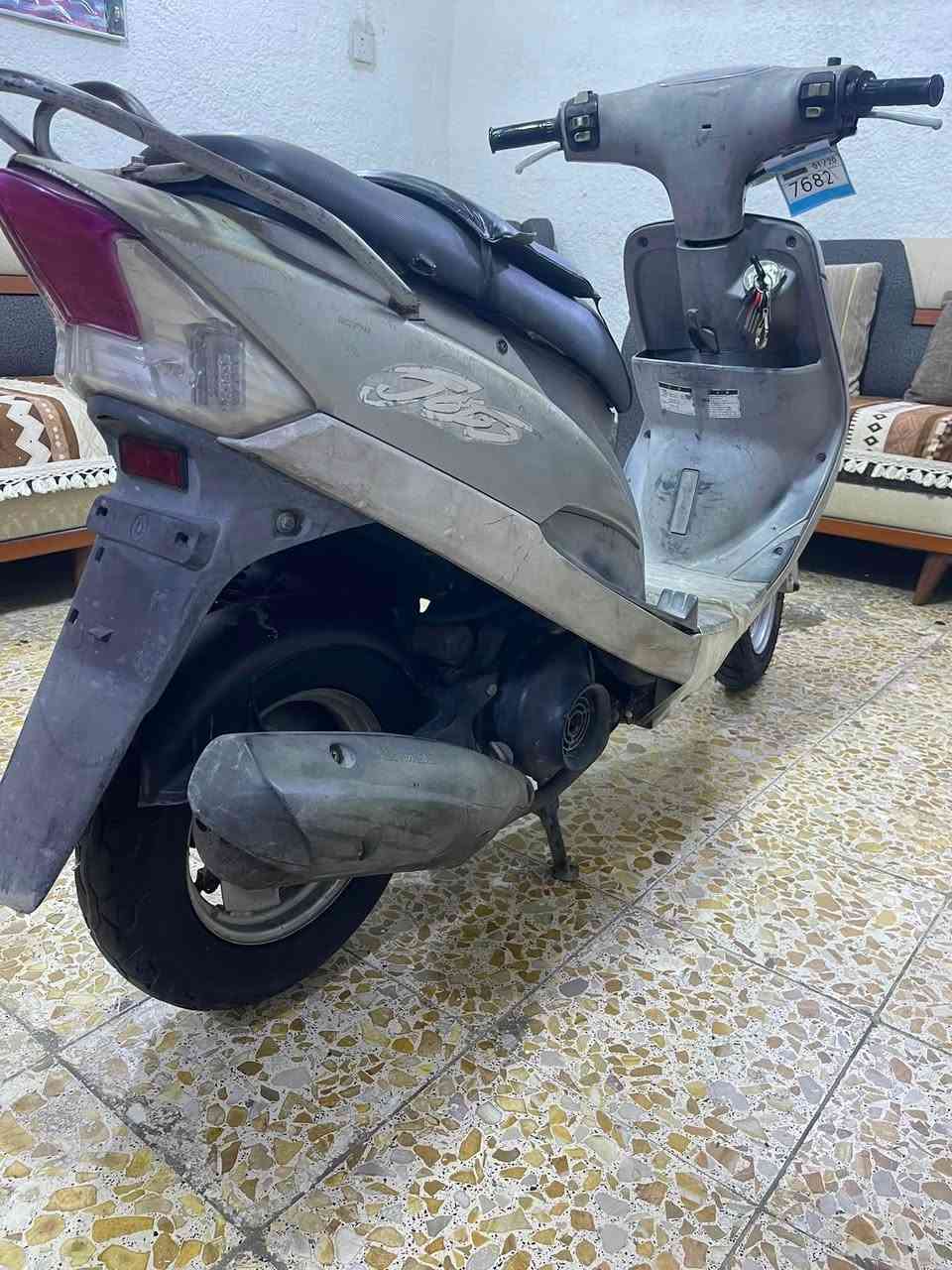منغولي دراجهً بلاديه شلعه ومعدل ناعمه الدراجه مال رمبه بس تاير الامي مبدل فقط السعر 700بيه مجال قليل العنون الوزريه هـ***********

