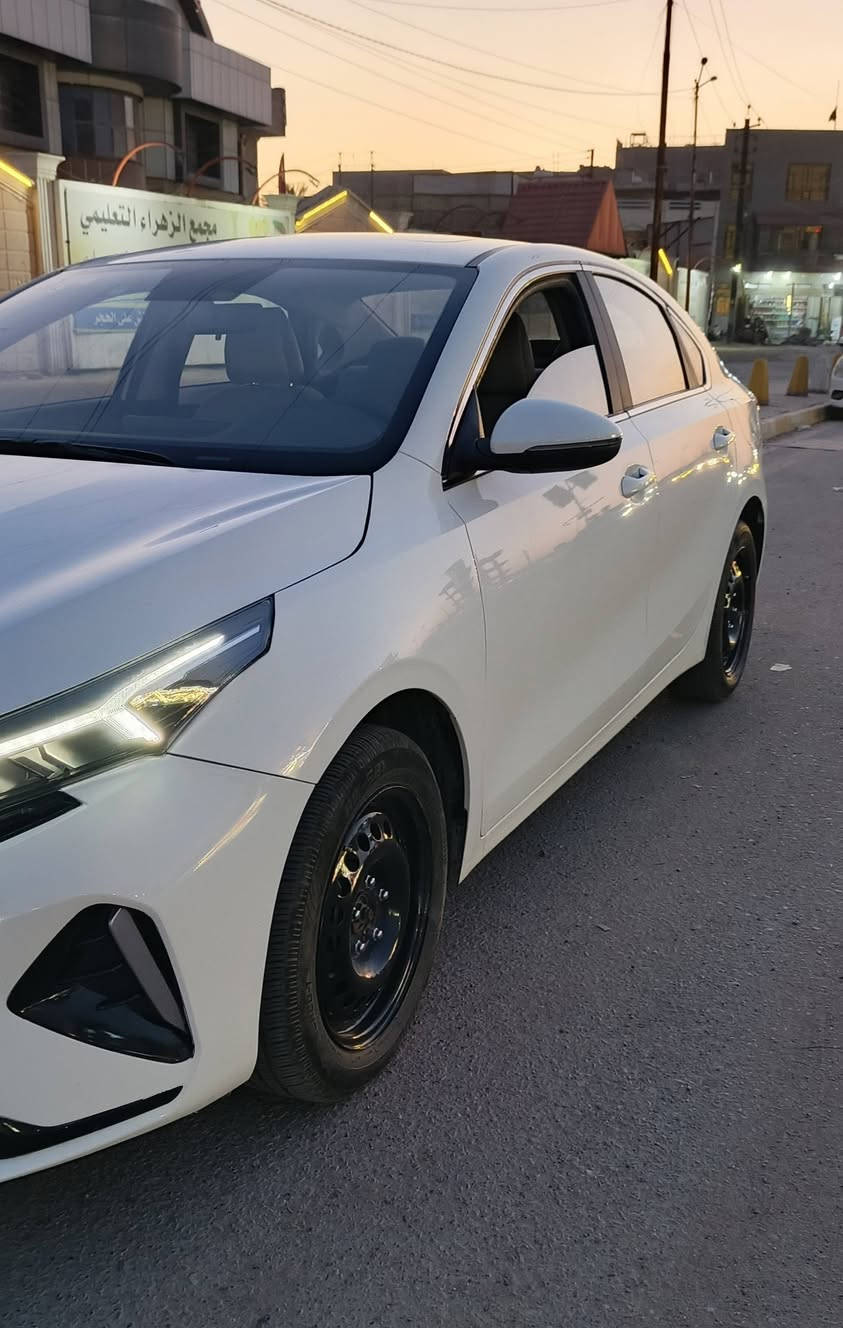 Kia K3 كيا كي٣ رقم بغداد بأسمي موديل  ٢٠٢٤
 ماشيه٢٧ قابل للزيادة 
تفاصيل 
حادث خشم الجاملغ شبر فقط 
 وبنيد مبدل 
بدون شواصي بدون لغود بدون تكم بدون دواخل 
كير مكينه تبريد مكفول 
فول مواصفات بصمه
 فتحة تحكم ستيرن شاشه كار بلي
تخم تاير 
تغليف كشنات كامل اصلي 
مكاني بغداد  العبيدي 
السعر 127 ورقه  مجال قليل جدآ
***********
