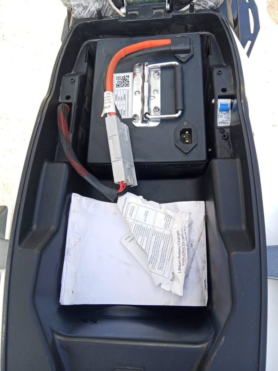 السلام عليكم دراجة شحن دايوان الأصلية ليثيوم 30 امبير 72 فولت جديدة بعده شخط مابيهه سرعة 100 ملف 2000 وصل مالتهة موجود سعره مليون 125 مكاني بغداد الغزالية رقمي ‏‪***********‬‏ أو واتس اب ***********
