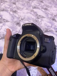 كانون دي ٦٥٠ • شاشة قلاب لمس • عدسة ١٨-٥٥