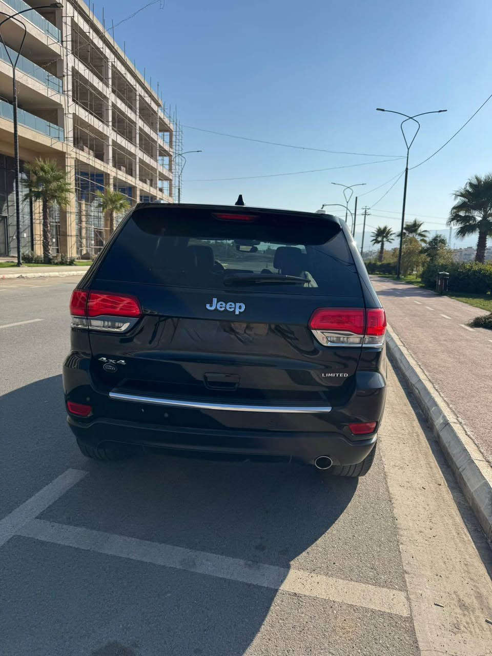 Jeep grand Cheroke limited
Modil 2017
 مواسەفات ئەمریکی  کلین تایتڵی لیمتدی بێ سلایت 
دەبڵ ئەکسل و شەغال کوشن جلد و میمۆری و کوشنی پێش و دوا هیتەر و سوکان هیتەر وشاشە گەورەو  ئۆتۆ ستۆپ و گێری. سوکان و بلاجکتۆرو. لایتەکانی لیدو زینۆنی بیلادی و کامێرەو حاسەو. دژەخلیسکئن و سندەق شەفت وچەندین مواسەفاتی تر. سەیارەکە بئ بۆیاخ دەعامی. بۆدەعامی. بئ کرانەوە. گیرو مەکینە. لۆک. چوار تایەی تازەی لە ژێرایەسەنەوی تازەی ٩٢،٠٠٠ مایل ڕۆیشتووە
شوێن سلیمانی
*********** السليمانية, العراق
