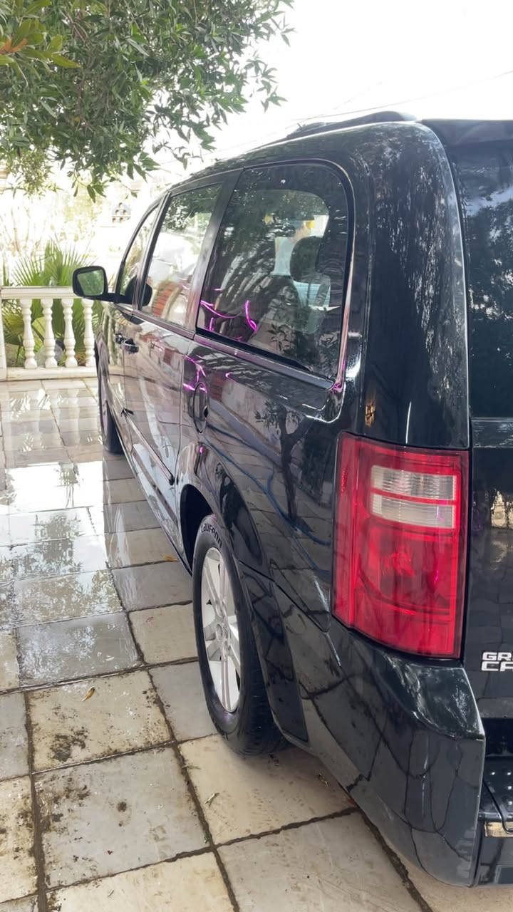 السلام عليكم 
للبيع دوج كراند كرفان sxt موديل 2008 كلين تايتل بدون حادث 
محرك 6 سلندر 3800 
تبريد 3 قطع 
6 جام كهرباء
شاشه وكامره بلاديه 
كشنات منفصل 
ابواب وجنطه ميكانيك 
السياره نظيفه 
بيهة قطعتين صبغ جماليه وقطعه تبديل فقط بيهة سونار موجود
المكان بغداد الكاظميه 
السعر 105 وبيهة مجال 
***********
