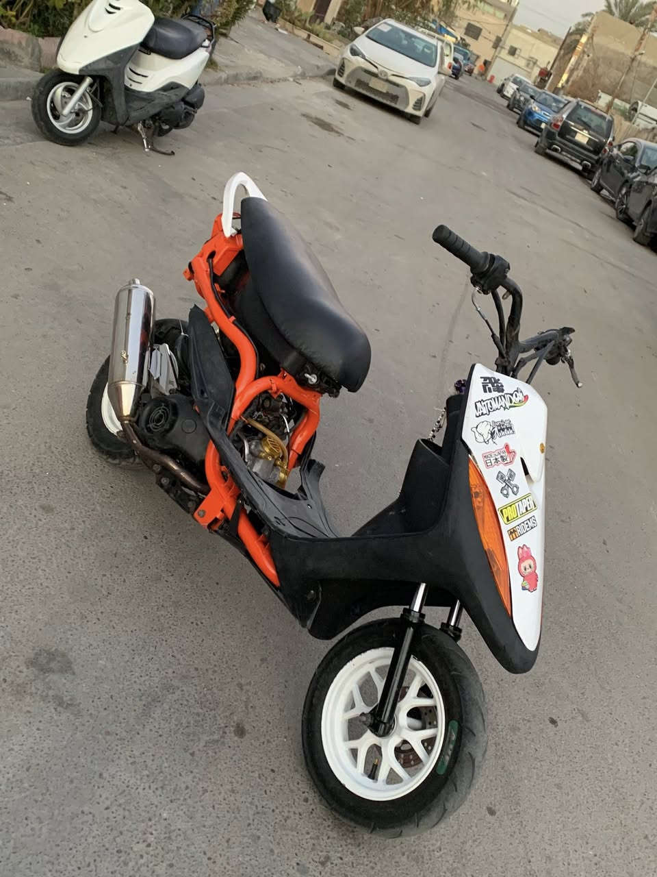 سلام عليكم / ماكس عدله / مال لعب دراجه حلوه ترتيب جديد / ويل كب وتخم تاير / صالنصه ستيل مرتبه  / دبل خلفي اصلي / ستان صفح برتقالي رياضي / سلف رياضي / مكينه 55 / قباقه كور ومبخره وأستدات رياضي NSY / السعر 550 وبيه مجال بسيط / العنوان بغدا حي العامل / ***********
