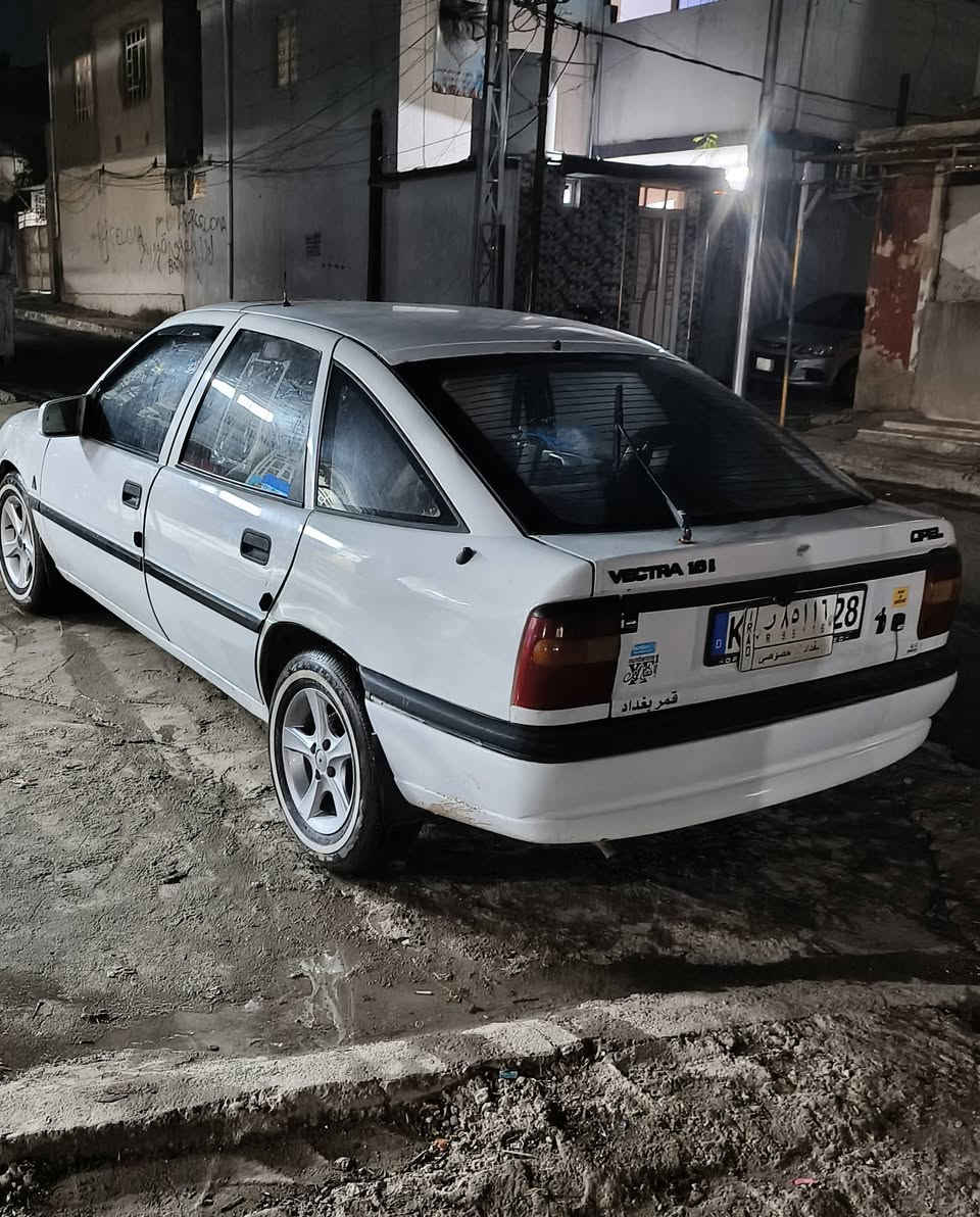 سيارة اوبل ڤكتره
موديل 1992 محدثة لل 1995 
بيها صرف
 مابيها صبغ 
غير الدوائر والدوسات 
رقم بغداد راعيها بالموصل 
شرط التحويل سيارة حلوه ومرتبة
السعر 43 
رقم الموبايل : ***********
