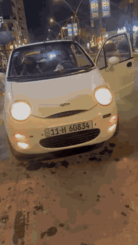 السلام عليكم من رخصه الادمن سياره QQمديل 2010للبيع السياره نظيفه مكينه كير اوتو السياره رقم انكليزي الجديد بسمي تحويل  ثاني  يوم خير من الله داخل جديد قفل سنتر لوك داخل بناتي السياره بلا ضربه بيها اشويا بحافت الجنطه السعر ٣٢ وبيها مجال مكان السياره بغداد الاعظميه شارع عمر   التواصل ***********
