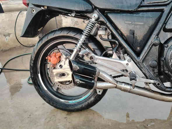 سلام عليكم سي بي فور جيل اول أوراق كامله نهضه هاون شرط ١٨٠ محرك مفتوح ففط كور لا دخان ولا تنقيص مكفول من بكن من الصوت دراجه شرط ١٢٣ بطناش كهربايات كله شغاله دراجه مالت جناي الياخذه ما يخسر مكان ديوانيه دغاره سعر مليون ٣٠٠ وبي مجال لطيبين ***********
