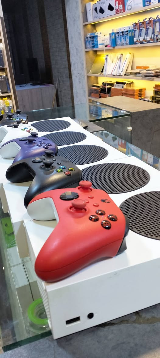 توفر الاكس بوكس سريس اس 
اجهزة باله لا مفتوح ولا مصلح 
ضمان 10 ايام 
للحجز والاستفسار واتساب 
***********
متوفر توصيل لجميع المحافظات 
العنوان :- نينوى/ القيارة الجدعة
