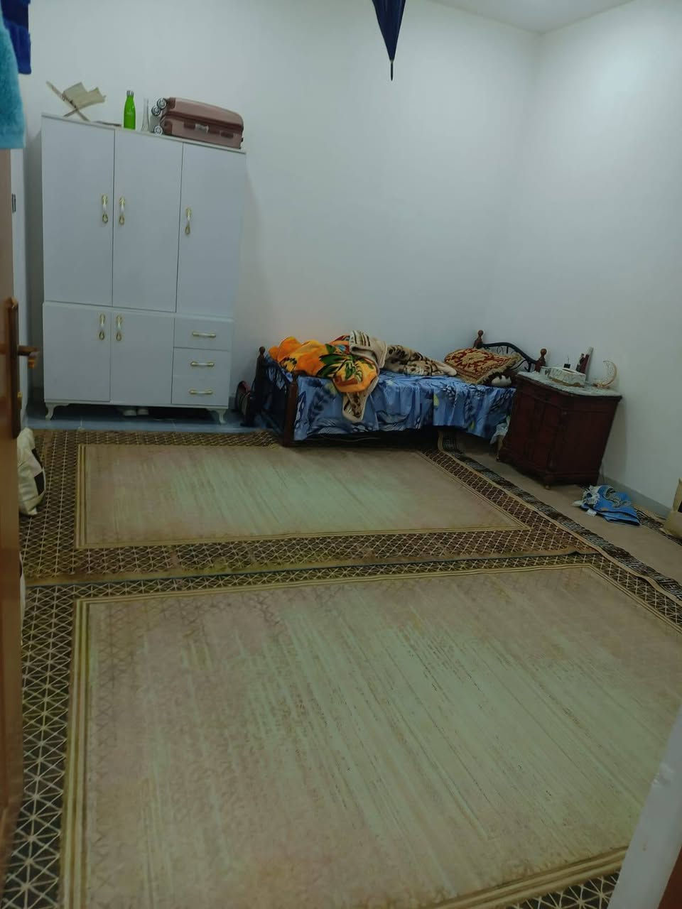 سلام عليكم  160متر للبيع اساس صب كونكريت بناء نص بلوك او نص طابوك سقف صب كونكريت يحتوي على 3غرف نوم او صاله وستقبال شارع المطار جديد بشارع علكم بشارع حاتم الخير نهايت المقرنص بل بدايه العنوان نجف  ***********
