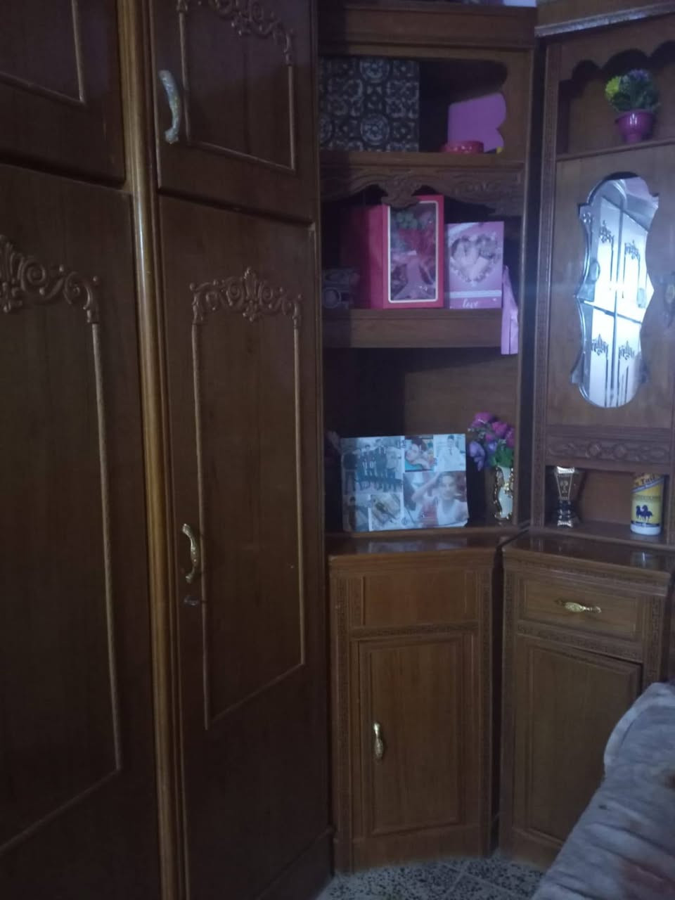 سلام عليكم غرفه اخشاب للبيع
***********
