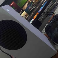 اكس بوكس سيريس اس ذاكره 512 جهاز نضيف   ويا اشتراك گيم باس والعاب  وجو...