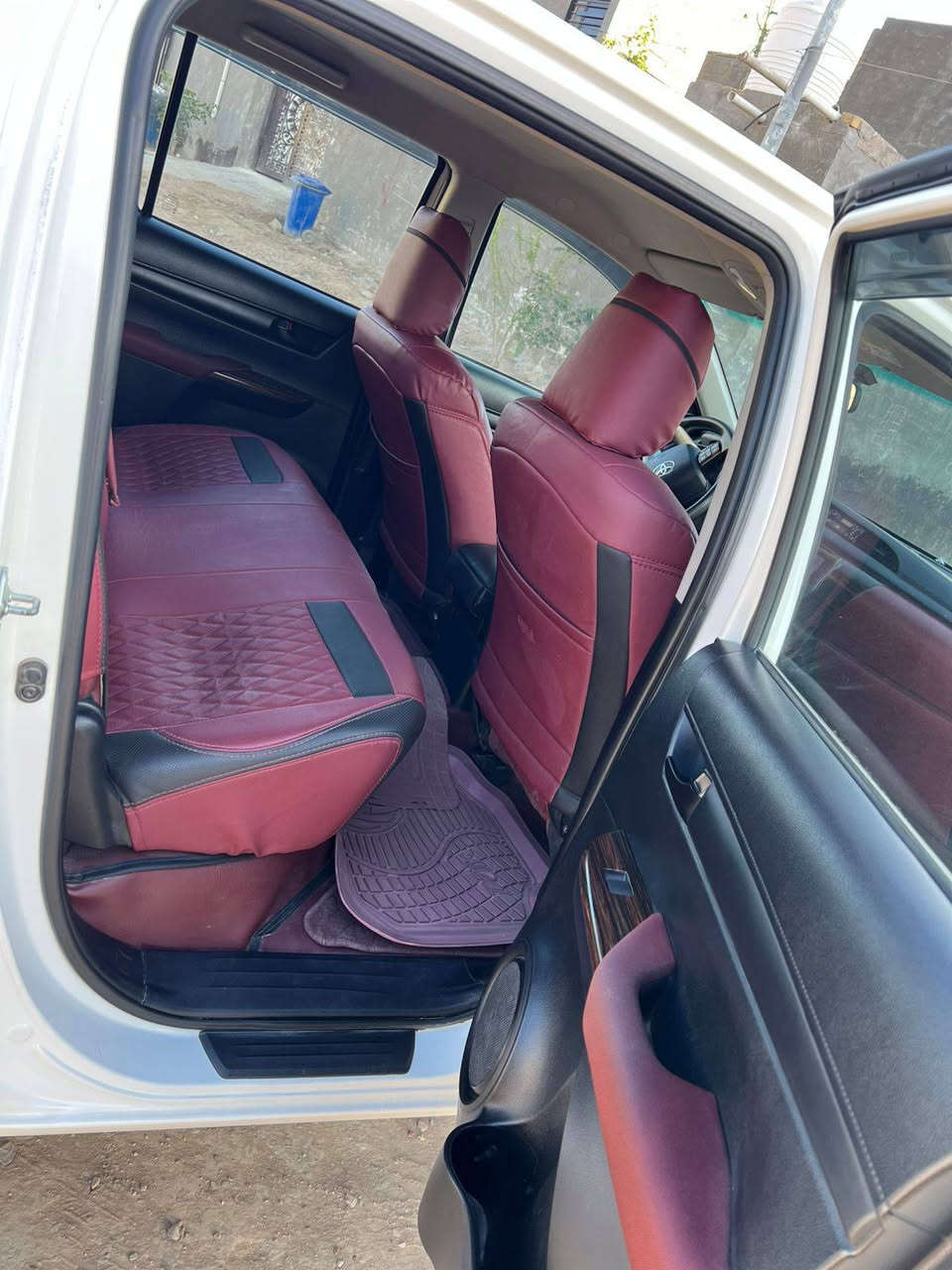 السلام عليكم تويوتا للبيع موديل 2025 السياره مكفولة من الصبغ والتبديل فقط مكان كارت جوه الدعاميه ومكان بارد اصبعين فقط
السياره عل وظع الشركه ماشيه 50
السياره دوشمه ارضيه جلد كشنات جلد تايرات الشركه 
رقم السياره بابل دولي باسمي شخصيا 
السعر 239 
رقم الهاتف ***********
