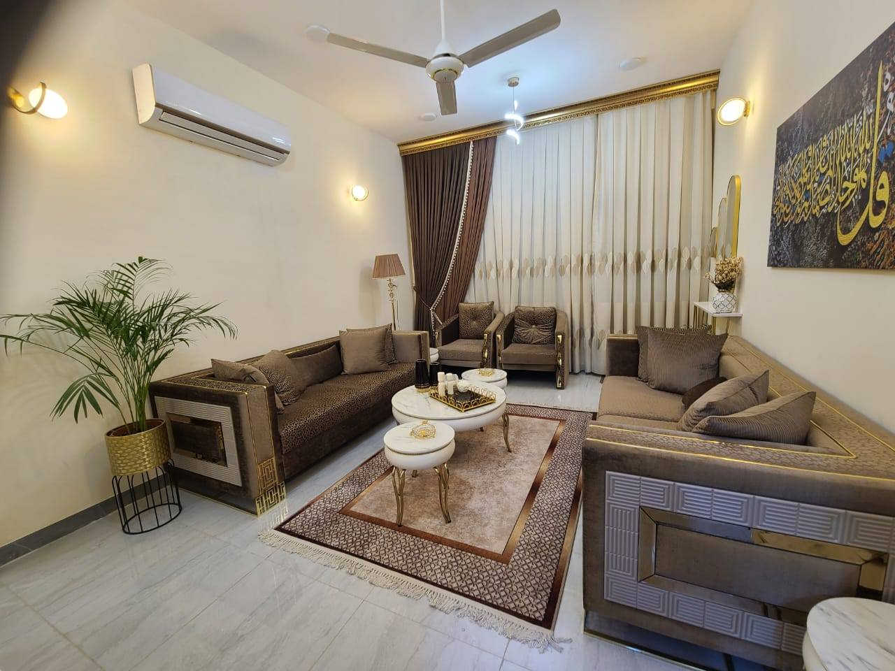 دار ١٠٠م للبيع بسعر ٢٠٠مليون فقط العنوان حي الجهاد ديوان المخابرات الواجه ٤نزال ٢٥ يحتوي على ثلاثة غرف نوم وصاله ومطبخ وخدمات للاستفسار *********** ابو يوسف
