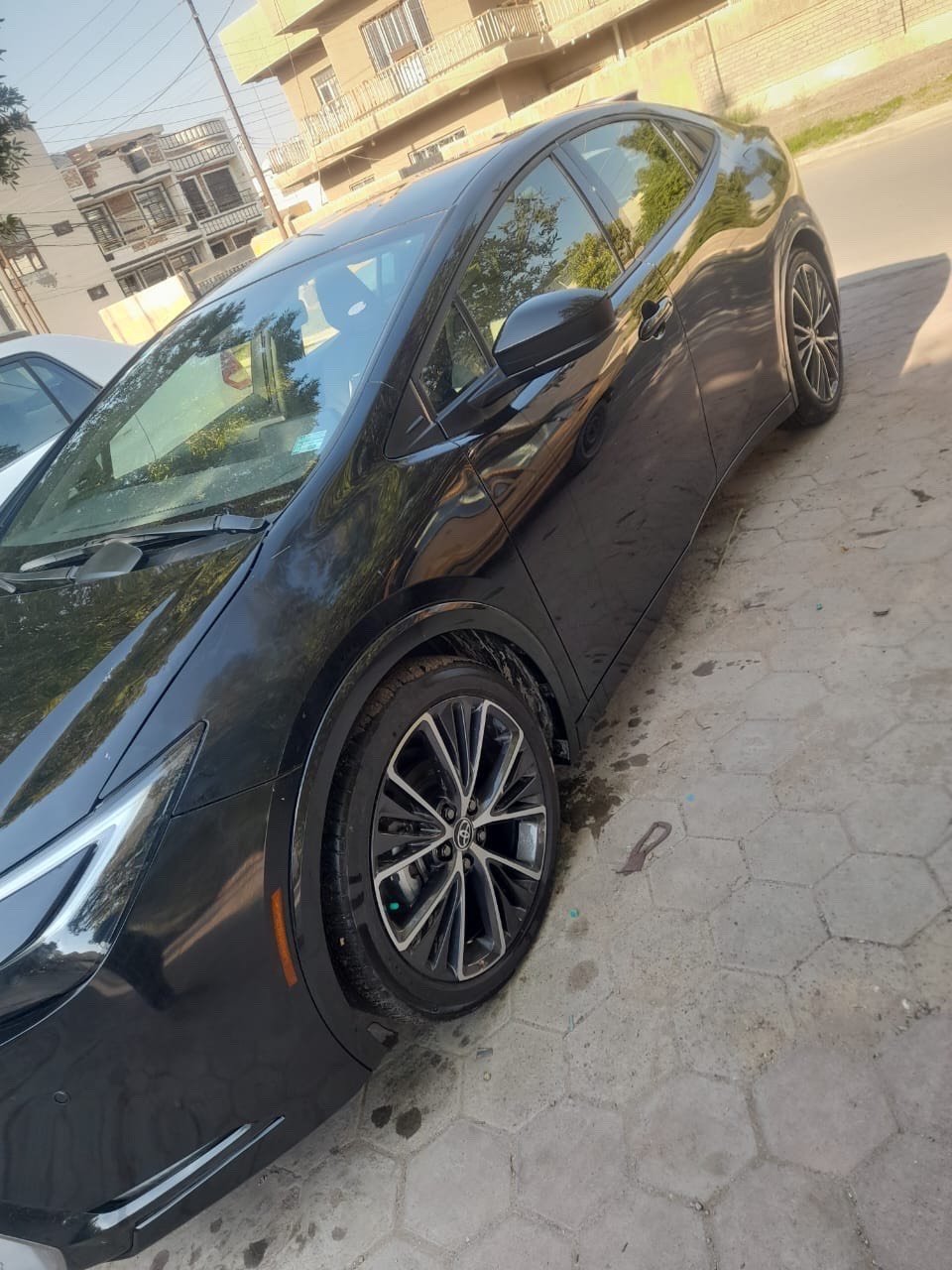  تويوتا بريوس XLE
موديل2024  الشكل الجديد كلياً
 اللون اسود خارجي داخل ابيضّ حليبي السيارة خير من الله 
متصرف عليها ربع 
الضرر فقط تبديل الدعامية  اصليه +صبغ دعاميه. خاليه من صبغ
- المواصفات:-
- سعه المحرك 2000 + محرك هايبرد 
-شحن ذاتي
-كشنات جلد حليبي 
-تدفئة كشنات
-السيارة ماشية ٣٠٠٠ الف
- التفويلة تمشيك البانزين 650  كيلو والهجين 1000
- هندبريك بصمة
-تشغيل عن بعد 
- مانع انزلاق 
-4 حساسات امامية
-4 حساسات خلفية
- تحديد مسار 
- مثبت سرعه
- قياده ذاتيه
- مصابيح زينون
- رادار امامي
-رادار خلفي
-رادارات جوانب
-توقف عند عدم الانتباه امامي + خلفي
-السيارة اربع انضمه سبورت وايكو وكوستوم ونورمال
- شاشه كبيره
-كامره خلفية
