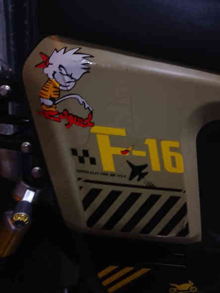 F/16
السلام عليكم ماطور شحن فول مواصفات خمس بطاريات دبل 30 امبير سرعه٩٩ نضام بك بريكات  هيدروليك عنوان موصل يارمجه الشرقيه الثانيه *********** السعر 500 بي مجال
