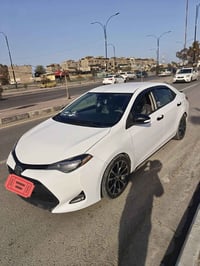 كورلا موديل 2017 ضرر اربع قطع بدون دواخل سيارة نضيفة و رزنة بيها حجر ب...