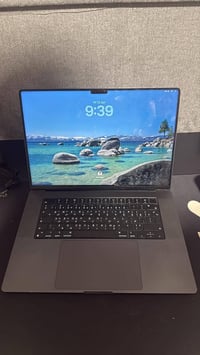 ماك بوك برو للبيع Size : 16-inch  CPU : Apple M3 Max chip with 14‑core...