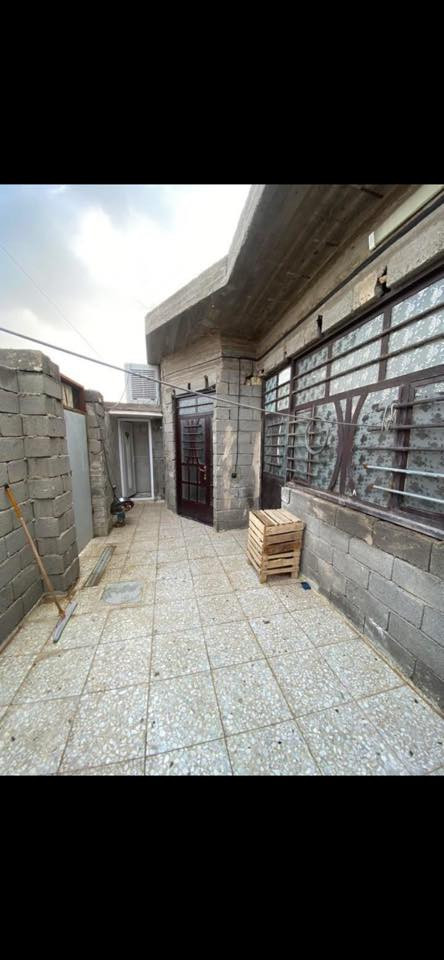 السلام عليكم دار للبيع مع الأثاث المساحة ٩٠ متر مربع ركن في شارع ابو الثلاجات يحتوي على ستقبال مطبخ+صالة وغرفة حمام منور كراج ٧في٣ الاثاث طباخ سنك مجمدة كنتور بلازمة مبردات عدد ثنين حديد وبلاستك سخان دانكي السعر ٣٨ مجال قليل الأستفسار ***********
