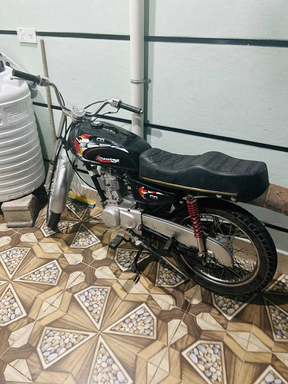 السلام عليكم دراجه نامه متياز موديل 25  للبيع او مراوس دراجه خير من الله شلعه ومعدل دراجه كلك اكفل سرقه المكان ديالى بعقوبه فلكه الامين ***********
السعر 600 وبي مجال
