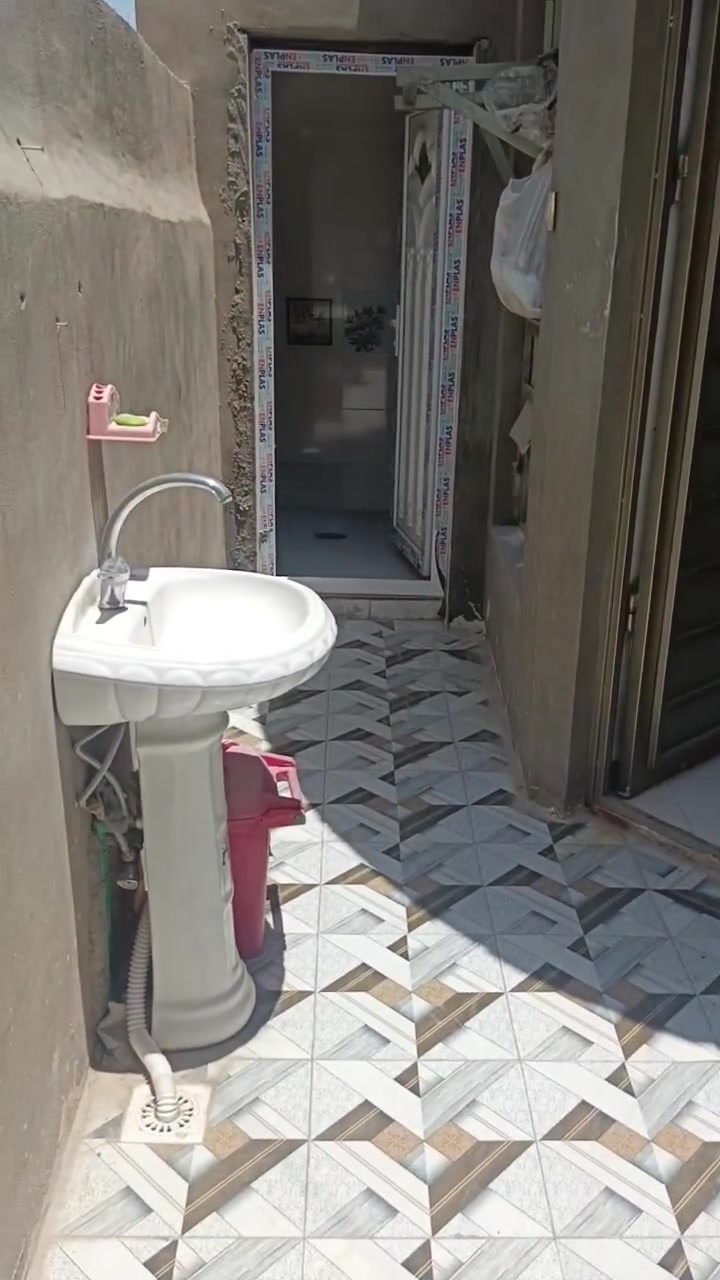 ل بيت للايجار نجف مزارع شارع الشيوخ الفرع الاول ١٠٠ متر غرفة وصالة مفتوحة ع المطبخ واستقبال وحمام داخلي وخارجي نظيف جدا ايجار ٣٠٠
للتواصل ***********
