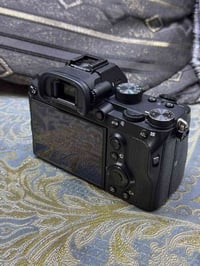 كامرة سوني 3 شترها 12 الف و500 وصورها كدامك بدي فقط وبطارية بدون ملحقا...