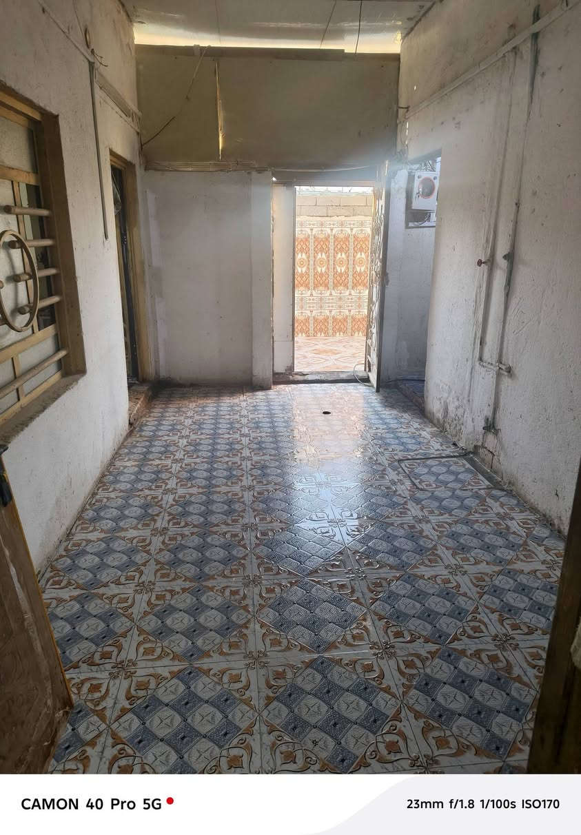 السلام عليكم
بيت تجاوز بي وصل 200 متر
غرفتين وصاله واستقبال بيت مرتب وجاهز من كلشي ماء كهرباء مجاري 
الاسكان الصناعي نزلةالثانية خلف العمارات استفسار اكثر ***********
