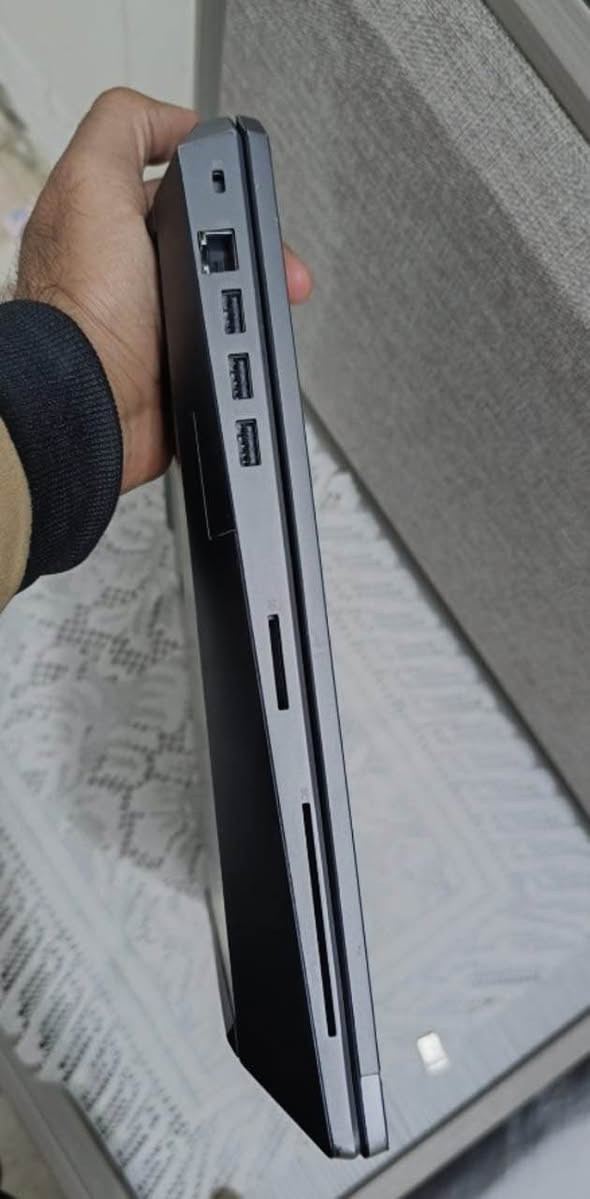 💻 HP ZBook 17 G6 Workstation 

مواصفات الوحش
النظافه 99% 💙🔥

الموديل: HP ZBook 17 G6 (فئة محطات العمل الاحترافية).
المعالج: Intel®️ Core™️ i9-9880H (الجيل التاسع) ثماني النواة، بسرعة تصل إلى 4.80 GHz (يظهر كـ 16 قلب في النظام).
الذاكرة العشوائية (RAM): 16GB DDR4.
كرت الشاشة (المنفصل): NVIDIA Quadro T1000 بسعة 4GB أساسية (مثالي لبرامج الهندسة والرندر ومونتاج الفيديو).
كرت الشاشة (المدمج): Intel®️ UHD Graphics 630.
الشاشة: حجم 17.3 إنش (توفر مساحة رؤية واسعة جداً للمصممين).

يتوفر توصيل🚕🚕❤️

سعر 825 الف قابل للتفاوض حلة, بابل


**إذا كنت صاحب هذا الإعلان وتريد حذفه لأي سبب، رجاءا أرسل رسالة إلى الدعم الفني**