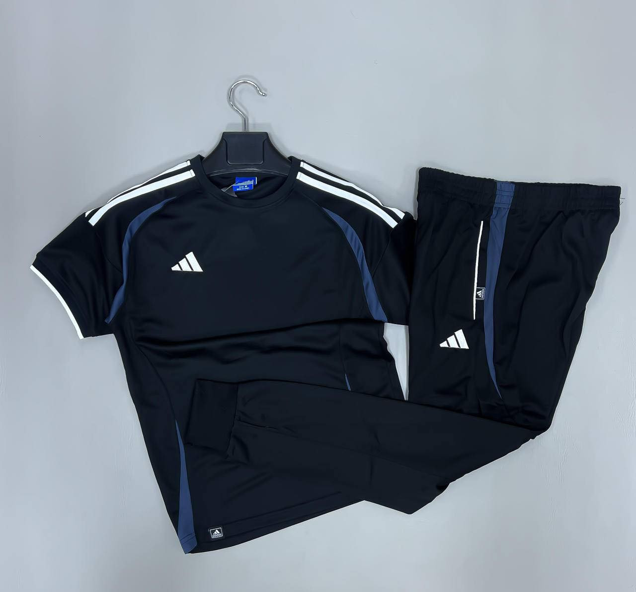 ✅Ⓜ️ تجهيزات الحكم محمد جاسم الرياضية Ⓜ️✅
                اللهم صلى على محمد وال محمد 
موديل رقم 2

وفرنالكم 
تراك بجامة ستن درجة اولى
كمية محدودة 
سعر بلاش 13 الف 
ابو 15 الف يمي ب 13 الف قطعتين 25 الف
عرض لمدة 4 ايام 
👇🌈👇🌈👇🌈👇
قياس 
M/L/xL/2L
💯✅💯✅💯✅
متوفر 
جملة للكميات سعر اقل 
👇👇⭕️👇👇⭕️👇👇
عنوان المحل 
نجف الاشرف
حي مهندسين شارع الخيمة مقابل مطعم ليالي الفرات
✳️👆✳️👆✳️👆✳️👆✳️
للحجز 
***********
توصيل جميع محافظات العراق ب 5 الف
