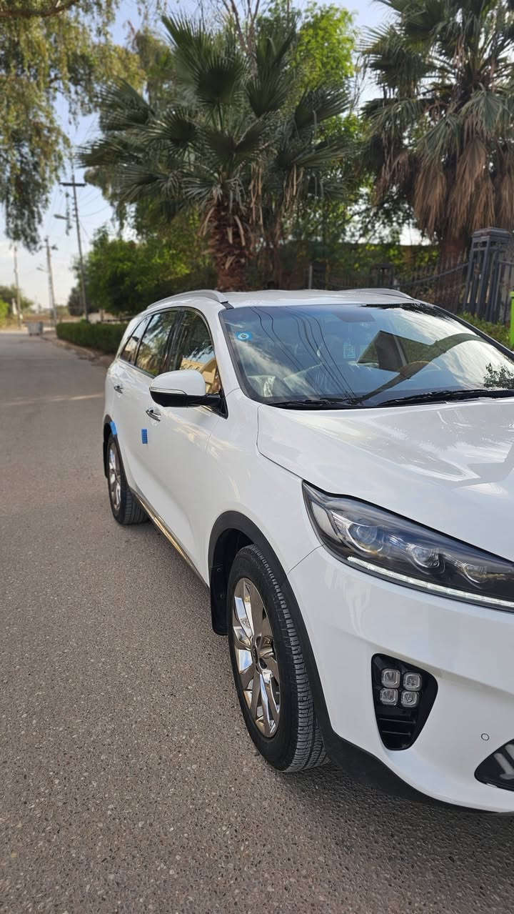 السلام عليكم 
1 الموديل 2019 خليجي
2 المواصفات 1/1 
3 فول مواصفات للاخر عدى الفتحه وتبريد الكشنات
V6 4
5 كشنات رياضي جلد + كهرباء ⚡️ لون قمرديني 
6 كامرات عدد 4️⃣ 360 درجه 
7 اربع انظمة قياده
8 مانع انزلاق 
9 حساسات امامي خلفي 
10 هاند بريك بصمه + نظام اوتو هولد
11 بجم دبل شباك أضاه LED
12 لآيت زنون
13 ويل كاب عدد ٥
14 جنطة كهربائية شفط 
15 المرآيه كأمره + شفط 
16 شاشه كبيره GPS نظام خرائط يحدث تلقائيآ
17 شاشه اعطال 
18 ماشيه ٧٤ حقيقي 
19 شاحنه لاسلكي 
20 دوسات ليزرية علامه SORENTO 
21 أناره داخلية لون احمر 
22 بصمات عدد 2️⃣
23 داخل لونين
24 بردات بلاديه 
25 السياره كامل مواصفات للأخر 
السيآره رقم ٢٧ ذي قار الدولي بأسمي شخصياً 
شرط تحويل
السياره مامتعوبه ونظيفه حيل
العنوان البصره قضاء القرنه 
السعر ٢٧٩ بي مجال قليل بعد المعاينه
***********
