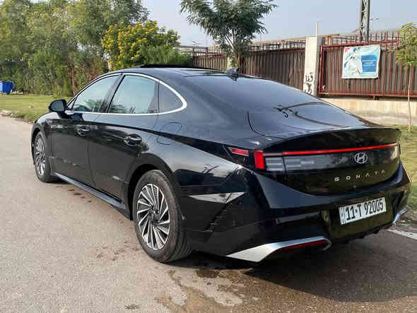 السلام عليكم  

دخول جديد ترقيم جديد 
رقم مميز

هونداي سوناتا 2024 (هايبرد لمتد) فوووول 1/1
  
مواصفات :
سقف بنوراما 
بصمة ابواب وجنطه
رادار امامي ،خلفي ، جانبي 
حساس امامي ، خلفي
نقط عمياء جانبيه 
سستم كامرات محيطيه 360 
مانع تصادم ، وتحديد مسار ، وقياده ذاتيه
اشاير بالمري ، ومري قلابه عند البگ
لايت زنون فول وبك لايت led 
دواخل جلد تدفئه تبريد ، وستيرن تدفئه
الكراسي تحكم كهربائي ، وخزن ميموري
قطعتين تبريد امامي خلفي تكيفي محيطي
اناره داخليه led متغير الالوان 
شاحن واير لس
شفتات بالستيرن
بردات بيبان بلاديه  
داتا شو عرض معلومات
شاشة كار بلي ونظام خرائط
عداد ألكتروني متغير الوضعيات
سستم صوت bose محيطي ودمام خلفي 
تشغيل ، وتقديم وتأخير بالسياره عن بعد
انظمة قياده متعدده ، واوتو هولد 
توقف ذاتي عند الرجوع الى الخلف 

الحادث تعديل بسيط في حافه بنيد 
بدون شواصي بدون لغد 
بدون صبغ 

السعر : 209
مكان السيارة : بغداد ، حي الجامعه
***********
