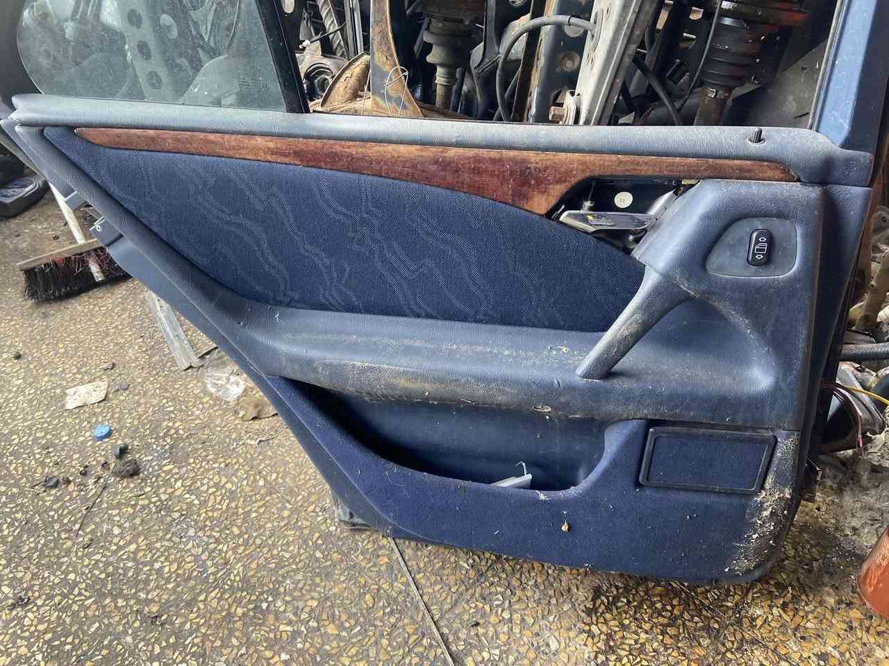 غرفه مال ام عيون موديل 99 
سعر ٣ ورقه قفل 
مكان اربيل 
***********
