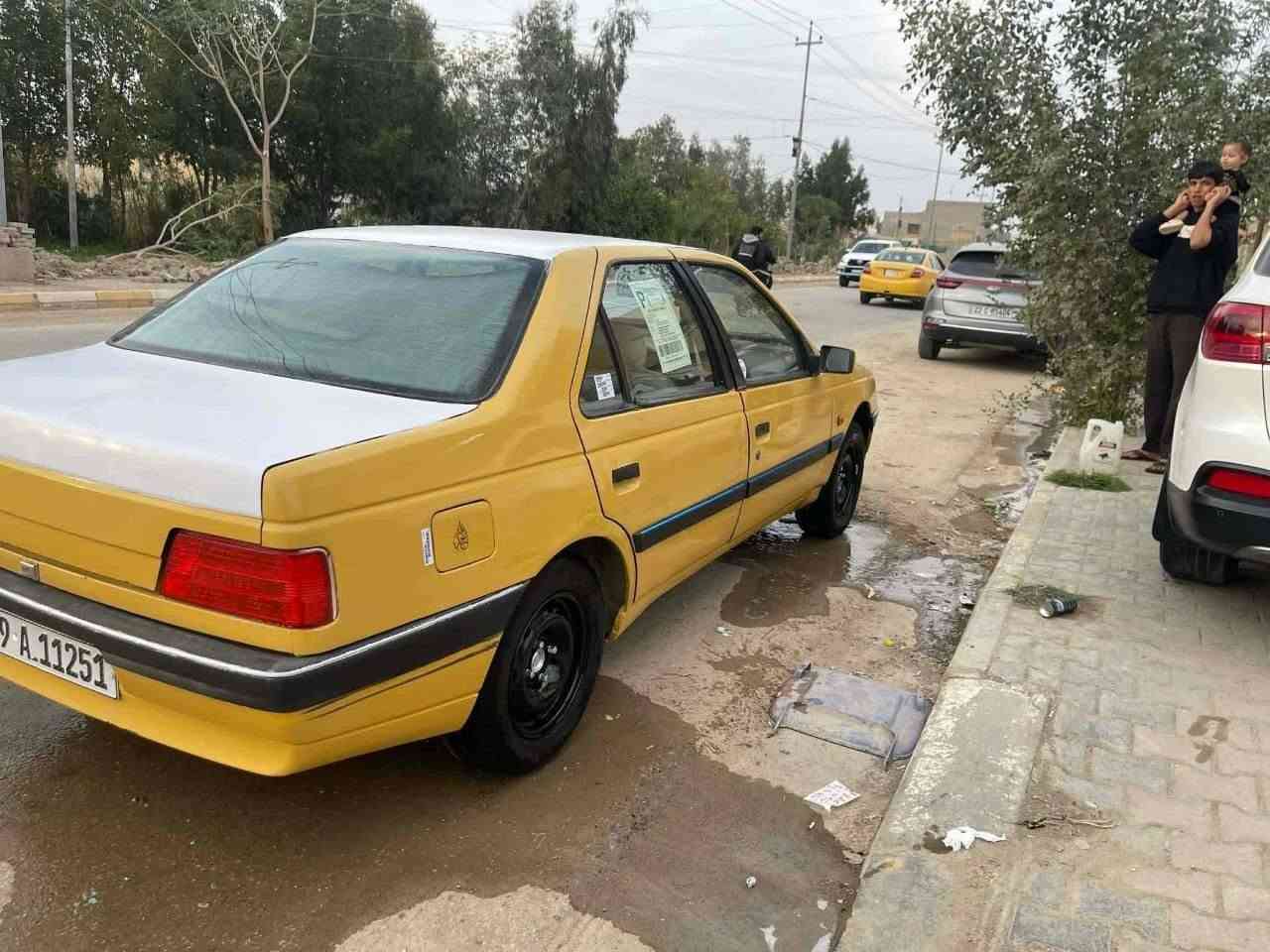 سلام عليكم سيارة بيجو 405 البيع محورة كير ومكينه مال بكاتجو سعر 30 وبيهه مجال استفسار  تصل على رقم ما متواجد على خاص ***********
