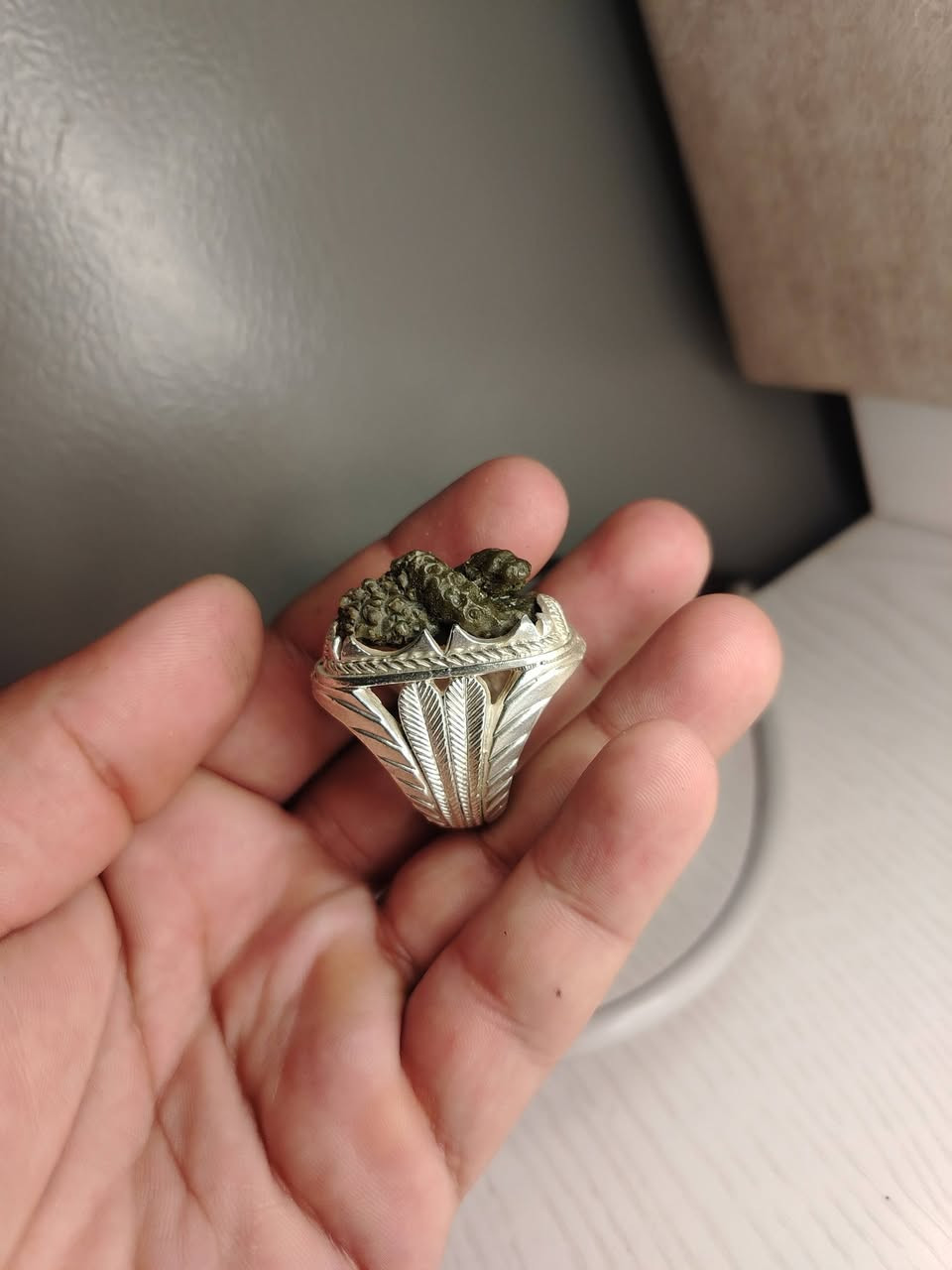 للبيع او المراوس مكاني بغداد مدينه الصدر الخاتم مو فضه للامانه بس شبيه الفضه مادري شنو المعدن ماته مطلي فضه او غير معدن مادري بي ماينعرف بالشوف اله ينفخص يالله بماده الفضه يالله ينعرف يعني بالبس مستحيل واحد يعرفه مو فضه


**إذا كنت صاحب هذا الإعلان وتريد حذفه لأي سبب، رجاءا أرسل رسالة إلى الدعم الفني**