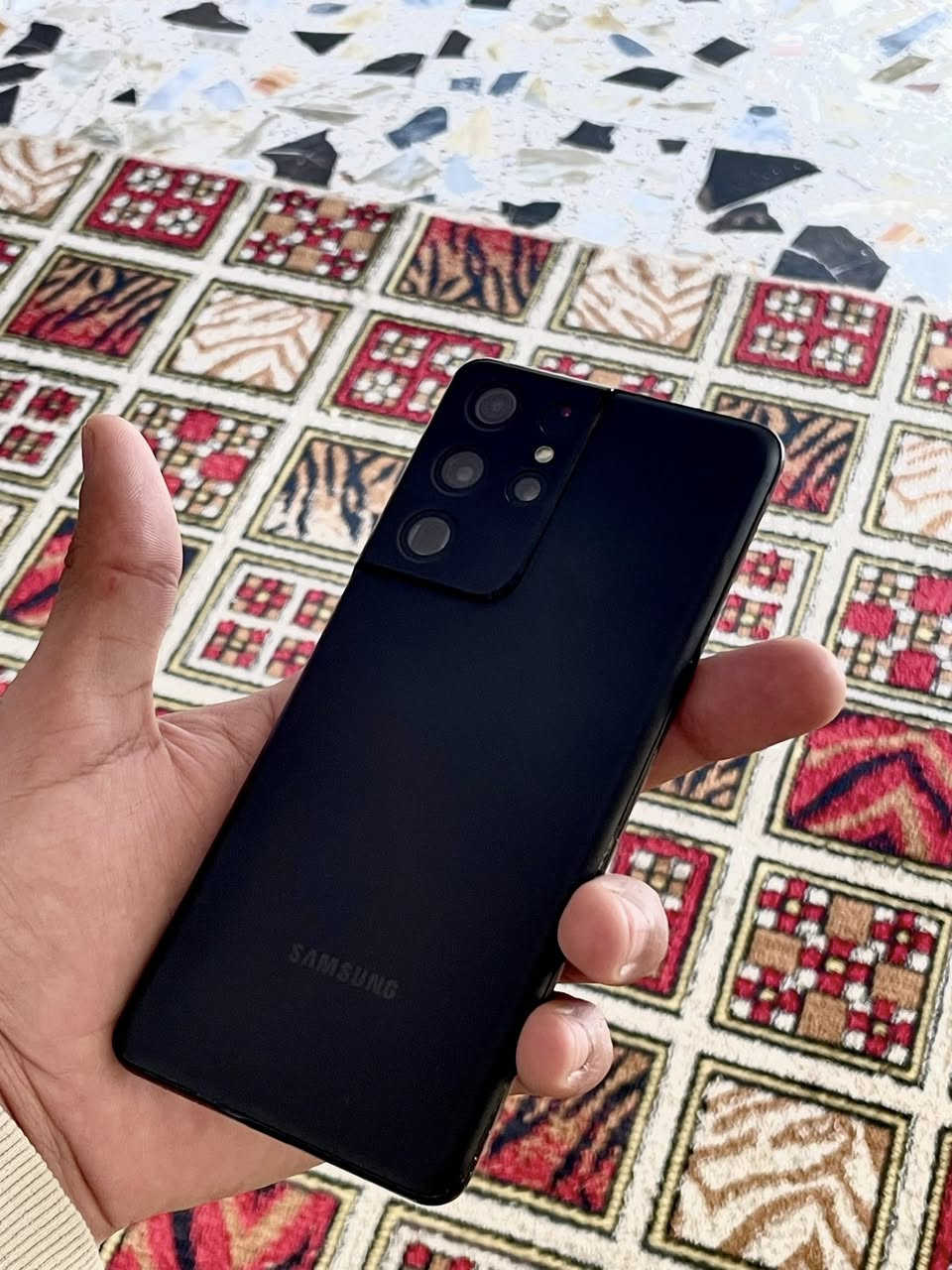 غالاكسي اس 21 الترا جهاز يخبل ذاكرة 128 رام 12 بي نقطة سوده زغيره مالها اي تاثير والكاميرا الامامية بيه نقطتين تراب بس ماماثر اي شي مبايل يخبل سعر 215 وبي مجال بسيط واتس اب *********** مكاني بغداد حي النصر
