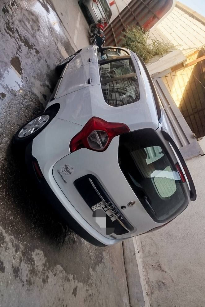 السلام عليكم 
للبيع فقط رينو لودجي 7 راكب رقم بغداد انكليزي باسمي حره تحويل ثاني يوم هزه جديده موديل 19 كير اوتوماتيك مكاني كربلاء بيها قطعه وحده صبغ والباقي مكفول للتواصل ***********
السعر 88 وبيها مجال قليل كربلاء, العراق
