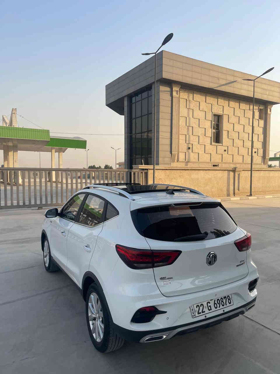 السلام عليكم 
MG ZS 2020 خليجيه 
محرك 1.5 تنفس طبيعي 
ماشيه : 79 الف كيلو متر 
رقم اربيل سنويه وهزه ورقم جديدات بسمي 
—————
مواصفات: فول 1/1
-بانوراما 
-شاشه كبيره 
-بصمه 
-كشنات جلد 
-تبريد بيانو 
-تبريد قطعتين 
-اناره محيطيه 
-لد نهاري 
-سايد بريك بصمه 
-اوتو هولد 
-كامره دواره 
وبعد بيها هواي مواصفات
—————-
الكشر:
مكفوله من الضربه والصبغ والتبديل 
—————
ميكانيك:
كير محرك صدر تبريد كهربائيات بحالة الوكاله
ادامه كامله 
تخم تاير جديد 
—————
مكاني البياع حي الاعلام 
السعر: 119 وبيها مجال بسيط للشراي 
رقمي : ***********
