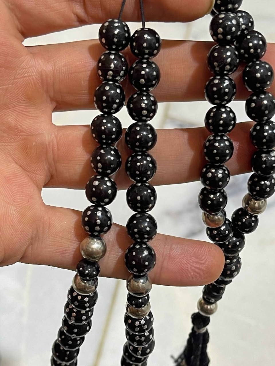 📿 سبح رجالية فاخرة بتصميم تراثي مميز 📿
السعر 30 الف والتوصيل مجاني عدد 2

سبحة أنيقة باللون الأسود المطعّم بنقوش بيضاء دقيقة تعطيها لمسة فخامة ورقي، مع فواصل معدنية وتفاصيل متقنة تضيف لها طابعًا تراثيًا راقيًا. خفيفة باليد، مريحة بالاستخدام، ومناسبة للاستعمال اليومي أو للإهداء.

✨ تصميم فاخر وجذاب
✨ تشطيب متقن وجودة عالية
✨ لون ثابت ومظهر أنيق
✨ مناسبة للجيب أو للاقتناء الشخصي
✨ هدية مميزة لعشاق السبح الفاخرة دهل اوران, واسط


**إذا كنت صاحب هذا الإعلان وتريد حذفه لأي سبب، رجاءا أرسل رسالة إلى الدعم الفني**