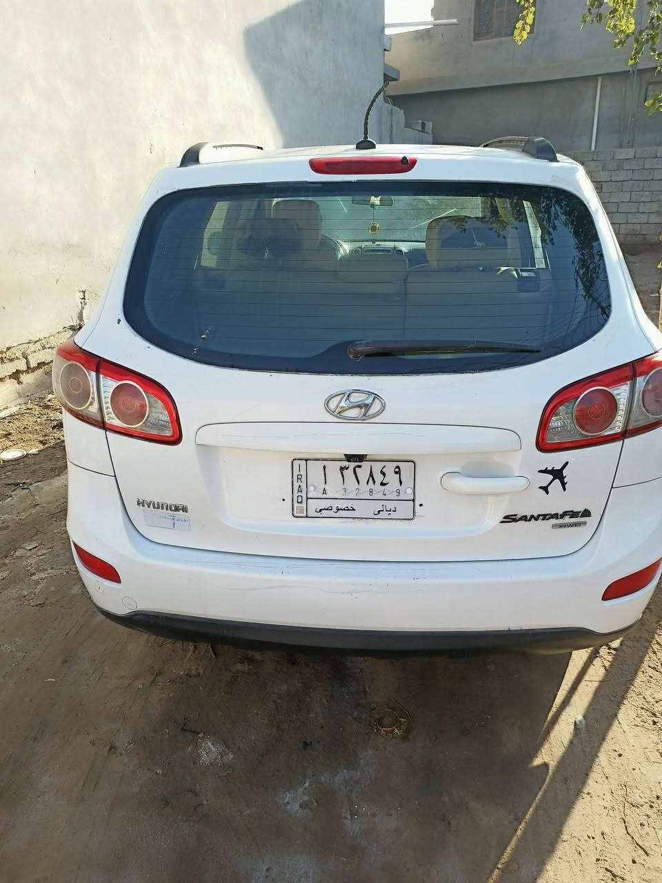 سلام عليكم 
سنتافي موديل 2011 امريكي 4 سلندرسونار موجود مكان ديالى خالص ***********
