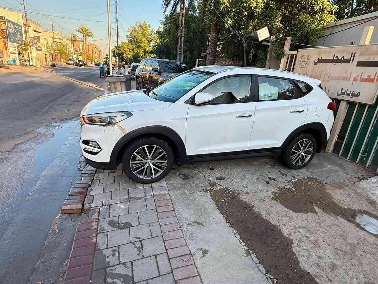 ياالله السلام وعليكم للبيع توسان 2018 خليجي رقم اربيل للبيع السيارة خير من الله تخم تاير تبريد كير مكينة غير مفتوحات وسونار هم بداخل المنشور للاستفسار اكثر ***********
*********** العنوان بغداد البنوك 
السعر ب158 وبيها مجال بسيط للشراي
