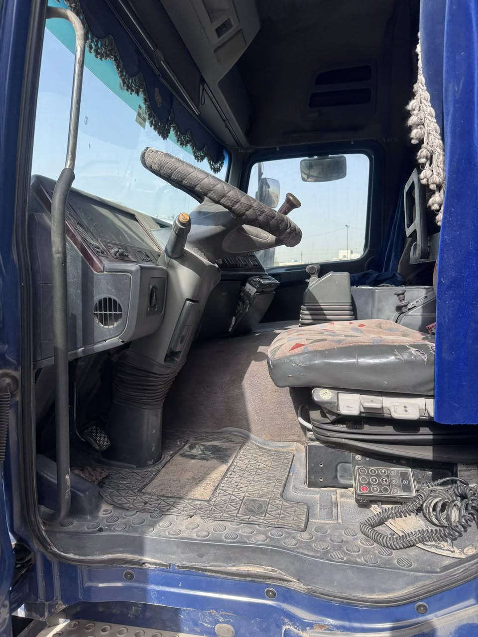 اكتروس مديل 99 سنكل دبل تاير
رقم صلاح الدين بدون اضباره ابيعه تريد الراس
او عربانه مو مشكله بيه الشراي يتصل ***********
