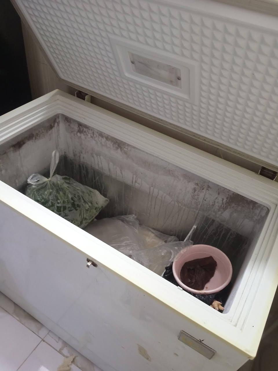 السلام عليكم ... مجمده شرط الشغل والتجميد ثلج فول السعر 125 وبيها مجال بسيط للاستفسار اكثر الشراي مراسلة الصفحه او الاتصال ع رقم *********** وات ساب
