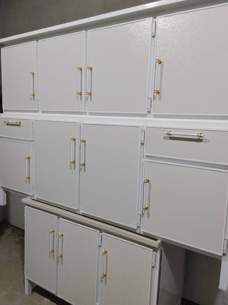 السلام عليكم انواع الكاونترات وانواع الطباخات وانواع القسالات وانواع الثلاجات بسعر مناسب جدا جدا ابيع جوه السوك العنوان بعقوبة صناعه الثالثه عل عثمانيه  ***********
