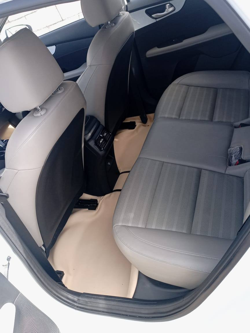 السلام عليكم ورحمة الله وبركاته
K3 
2022 السيارة ماشية 10 الاف ك زيرو جديدة بمعنى الكلمة مكفولة كفالة عامة عدا طخة بايسكل بالدعامية الخلفية بسيطة جدا رقم بغداد السعر 140 للاستفسار ***********
