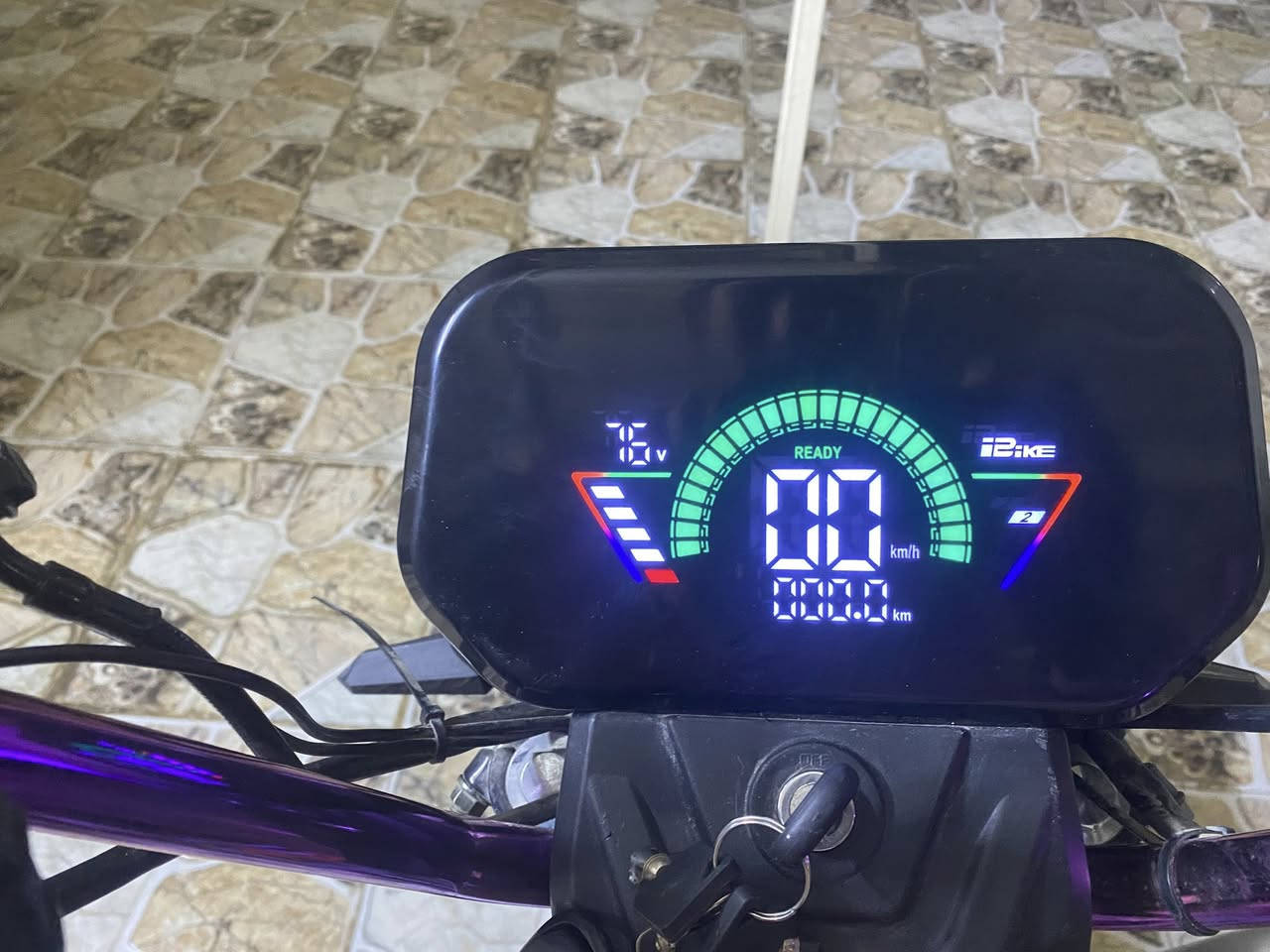 دراجة شحن للبيع المواصفات.                                          1-ماركة ونلي 2-دراجة نوع هارلي حديث 3-موديل 2025 
4-السرعة 100  5- عدد البطاريات 6 
6-الايت زنون واصفر 7-البريك كلة دسكات حديث                   8- الكير اربعة نمرة   
مستعمل شهرين.
سعر الدراجة الاصلي 900
السعر المطلوب حاليا 700 الف فقط 
رقم الواتس اب 
***********
